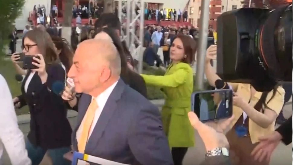 Cîrstoiu dă bir cu fugiții! Candidatul PSD-PNL la Capitală se ferește să răspundă întrebărilor incomode ale jurnaliștilor VIDEO