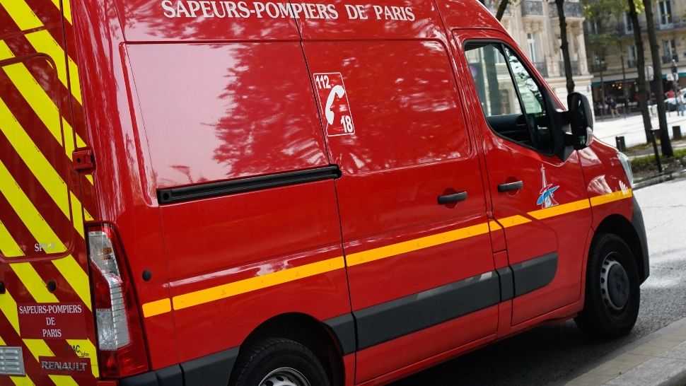 Noapte "incendiară", la Paris.  4 persoane au murit și alte 4 au fost rănite după ce locuințele le-au fost cuprinse de incendii. Parchetul anchetează cauzele