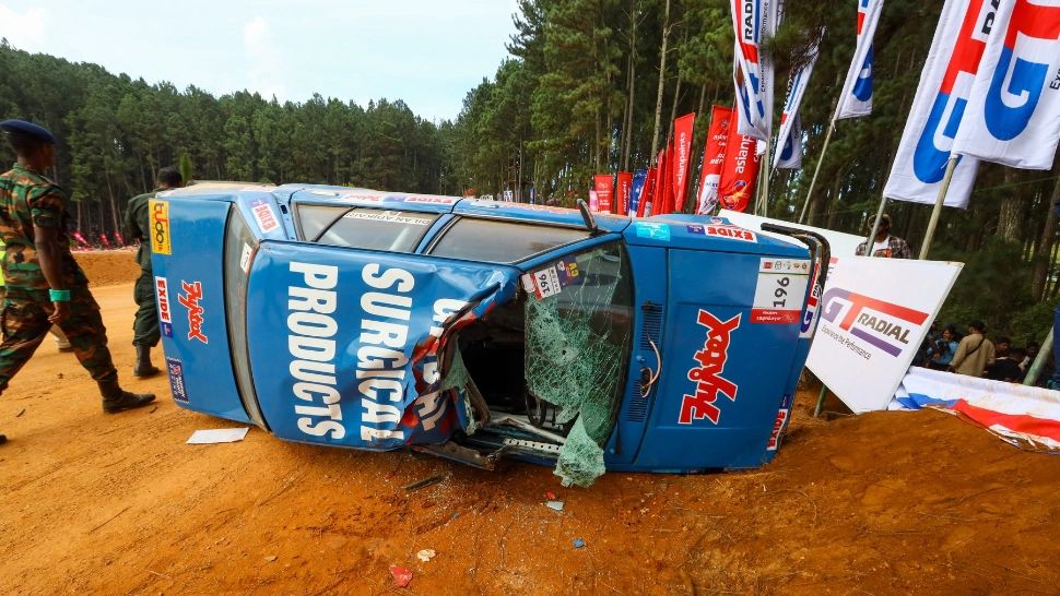 Cursă de mașini încheiată tragic: o fetiță de 8 ani și alți 6 oameni au murit, după ce un autoturism a intrat în plin în ei - FOTO