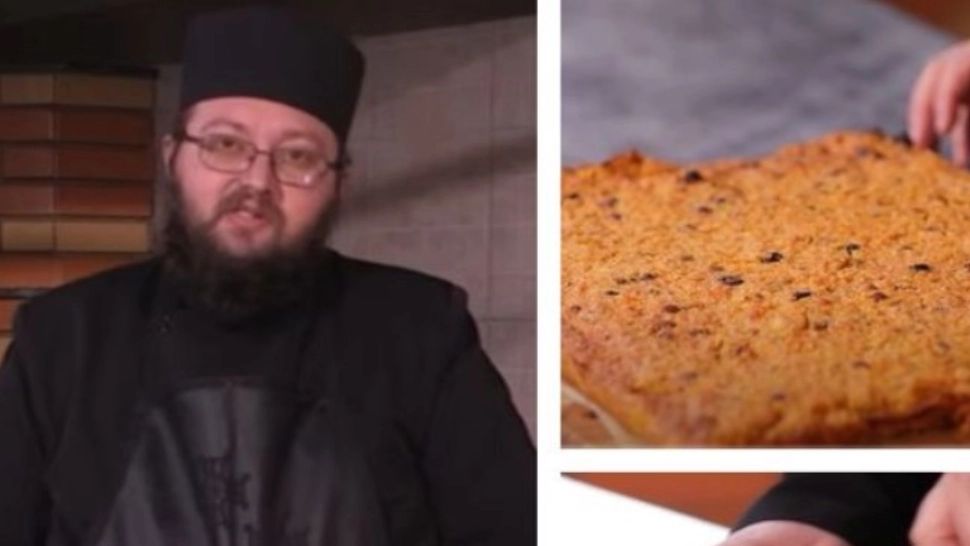 Rețeta de prăjitură cu morcovi, stafide și merișoare a părintelui Mina de la Mănăstirea Botoș