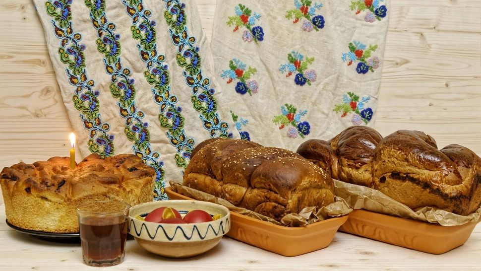 Cum se face cozonacul fără frământare. Ajutor pentru gospodinele aflate în criză de timp