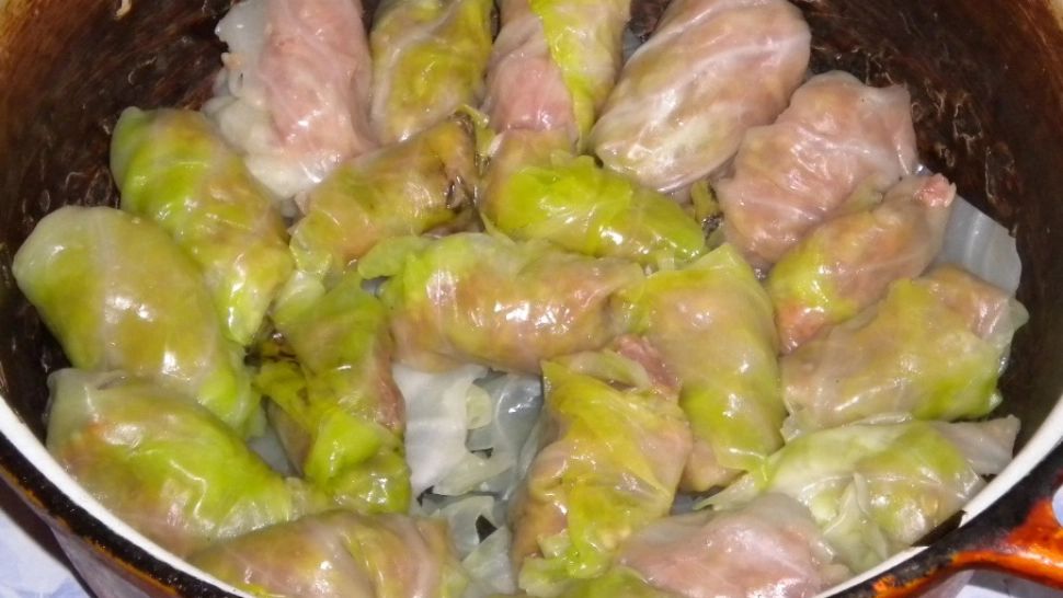 Un bărbat din Alba şi-a sechestrat și bătut iubita pentru că nu știa să facă sarmale