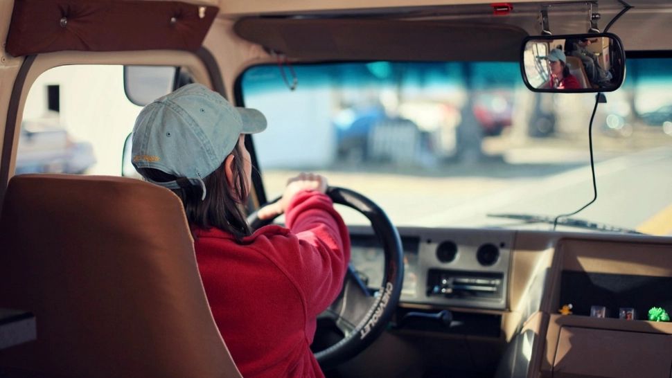 Este legal să faci stânga de pe banda din dreapta? Ce prevede Codul Rutier actualizat