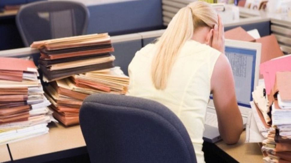 Româncele au ajuns cele mai nefericite femei din Europa. Care sunt motivele