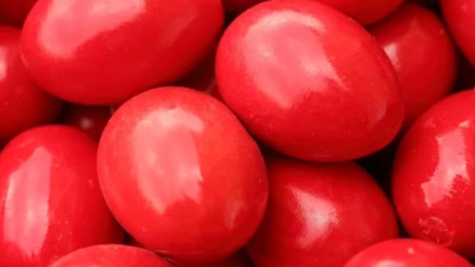 ANPC, semnal de alarmă pentru gospodine, în Joia Mare: La vopsirea ouălor NU utilizați vopsea tipografică sau pentru textile. Alternativa propusă