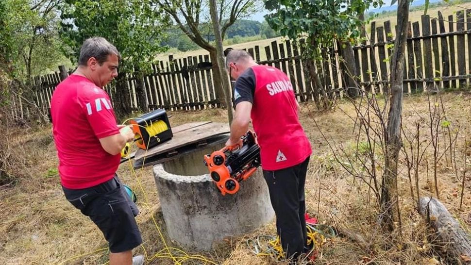 Persoană dispărută în zona masivului Vâlcan, găsită decedată într-o râpă. Salvamontiștii au folosit drone aeriene şi subacvatice pentru a o găsi