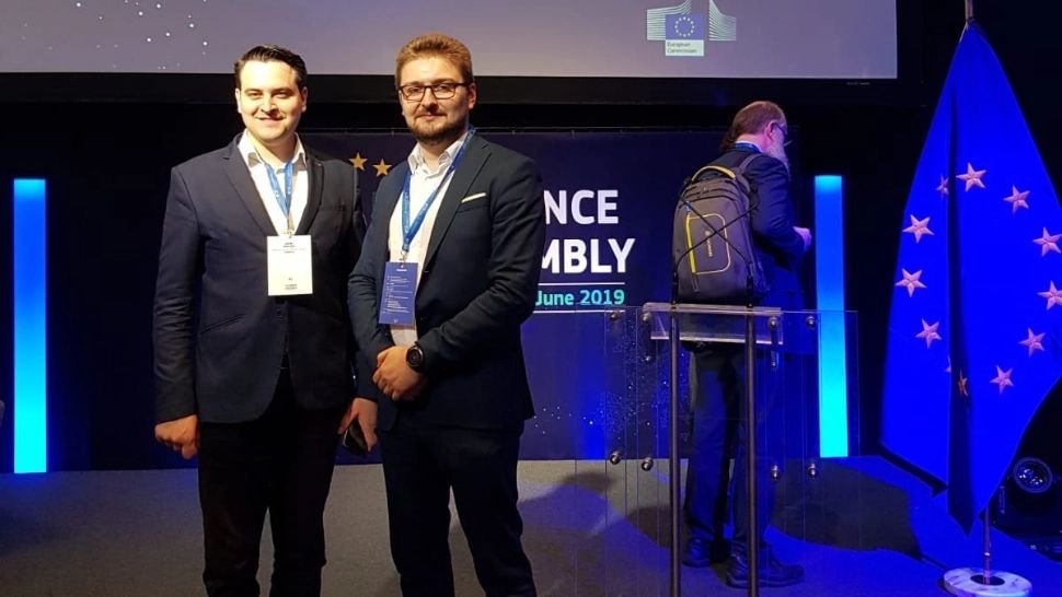 Tupeu pe bani publici! Șeful Romarm a plecat în Serbia cu avionul și și-a pus șoferul din România să îl aștepte acolo