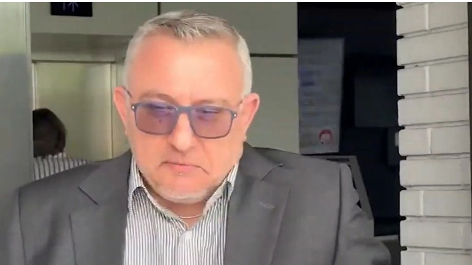 Avocatul interlopilor din Romprest, Iancu Toader, din nou agresiv cu echipa Realitatea Plus - VIDEO