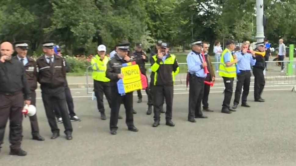 Polițiștii protestează! Alegerile riscă să fie blocate: greve masive la nivel național