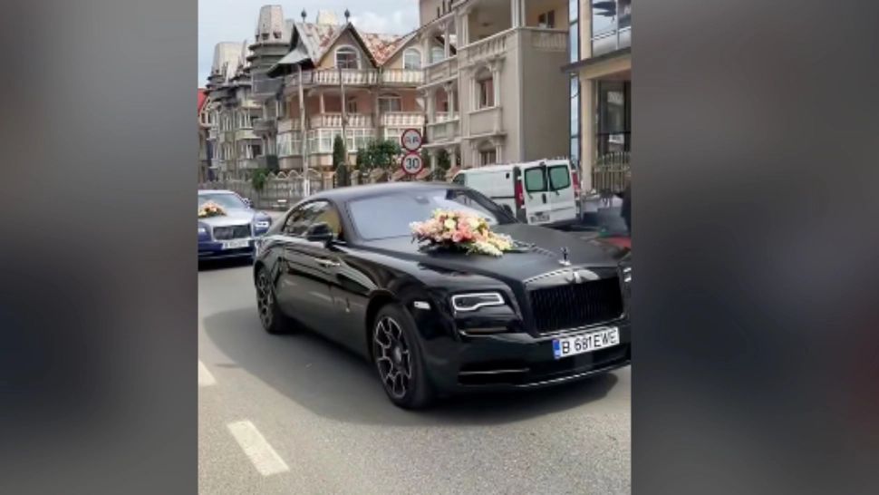 Dosar penal pentru nuntașii care au paralizat un oraș după ce au blocat străzile