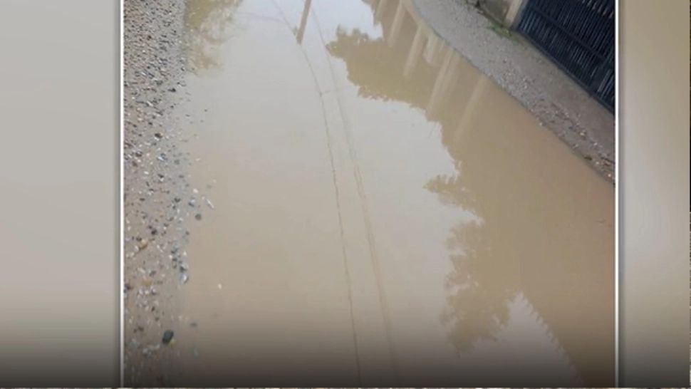 Străzile de la periferia Craiovei, inundate de ape la fiecare ploaie. Imagini halucinante