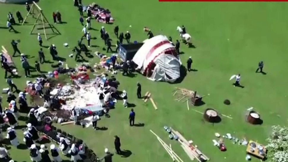 30 de elevi răniți după ce o camionetă a intrat din plin în mulțime