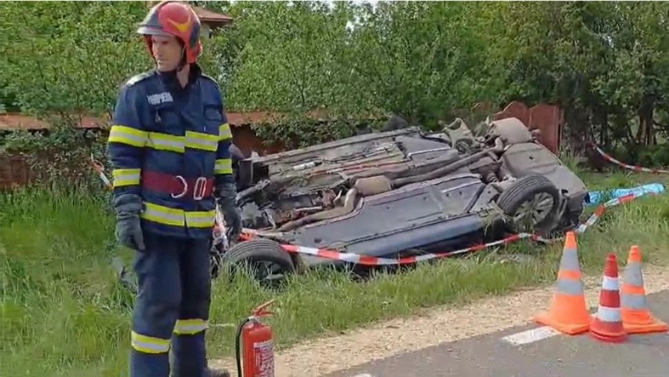 Accident teribil în Argeș, două persoane au murit pe loc după ce s-au răsturnat cu mașina