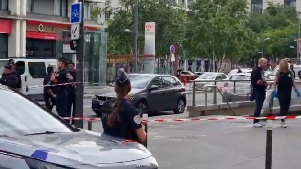 Atac la metrou: patru persoane au fost înjunghiate