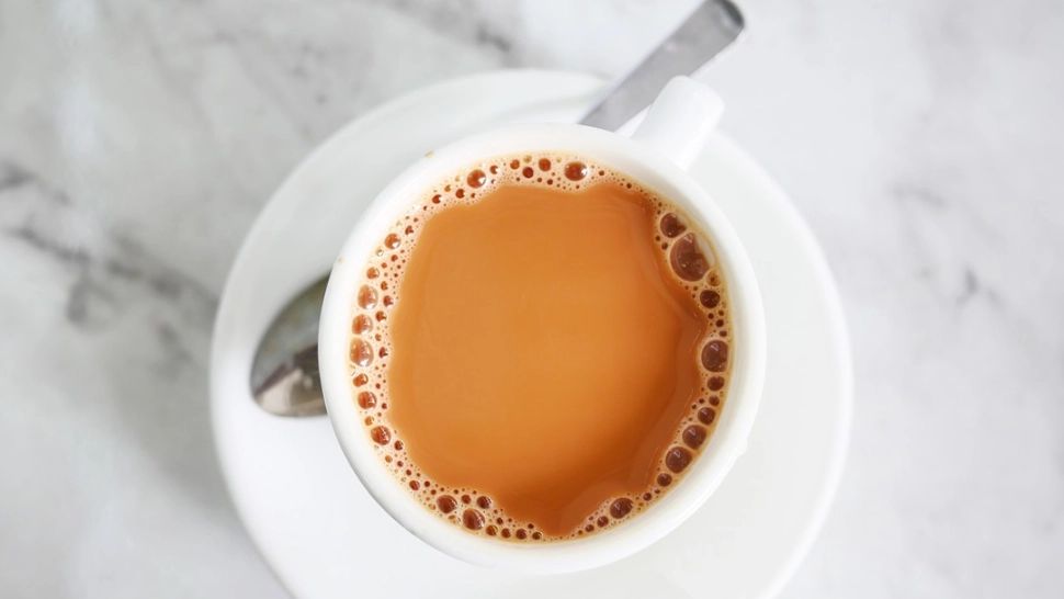 De ce specialiștii recomandă să eviți ceaiul cu lapte. Consumul excesiv poate fi dăunător