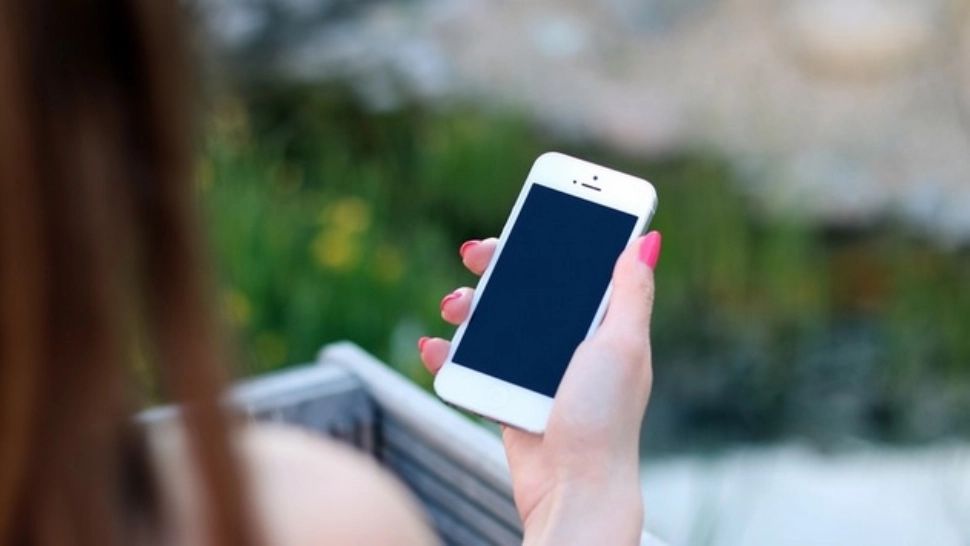 Cum poți verifica dacă ești victima unei escrocherii cu o clonă de voce AI. Întrebările care îți pot salva contul bancar