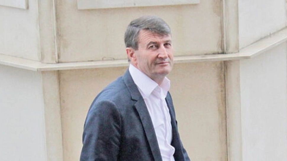 Un primar din Suceava suferit arsuri grave după explozia unui cazan de ţuică!