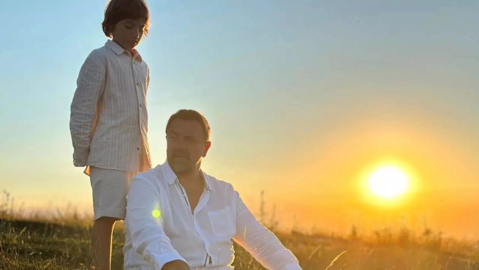 Imagine de excepție cu Horia Brenciu și fiul adoptiv. Melodia „tata” le-a consolidat relația „tată-fiu”