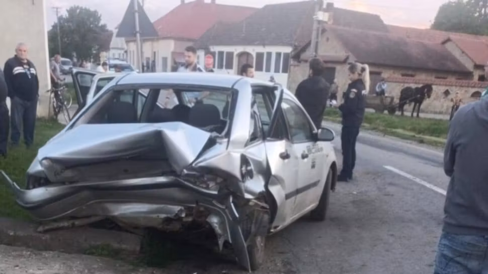O ceartă în familie s-a soldat cu un grav accident rutier în trafic. Tatăl a fost reținut de oamenii legii