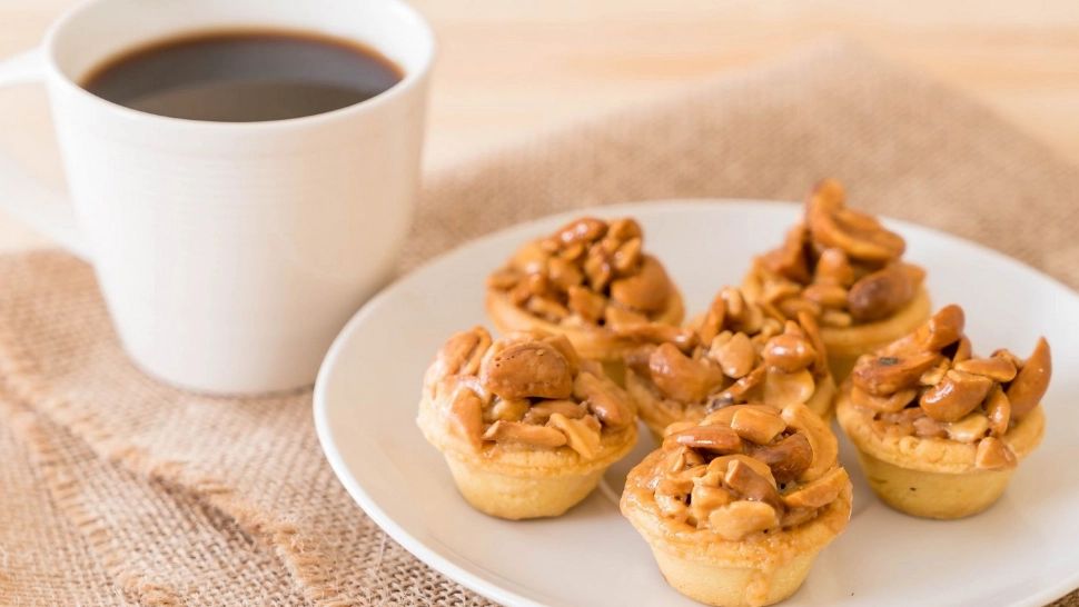 Mini tarte cu cremă de cafea și alune caju. Perfecte pentru un răsfăț dulce și sofisticat!