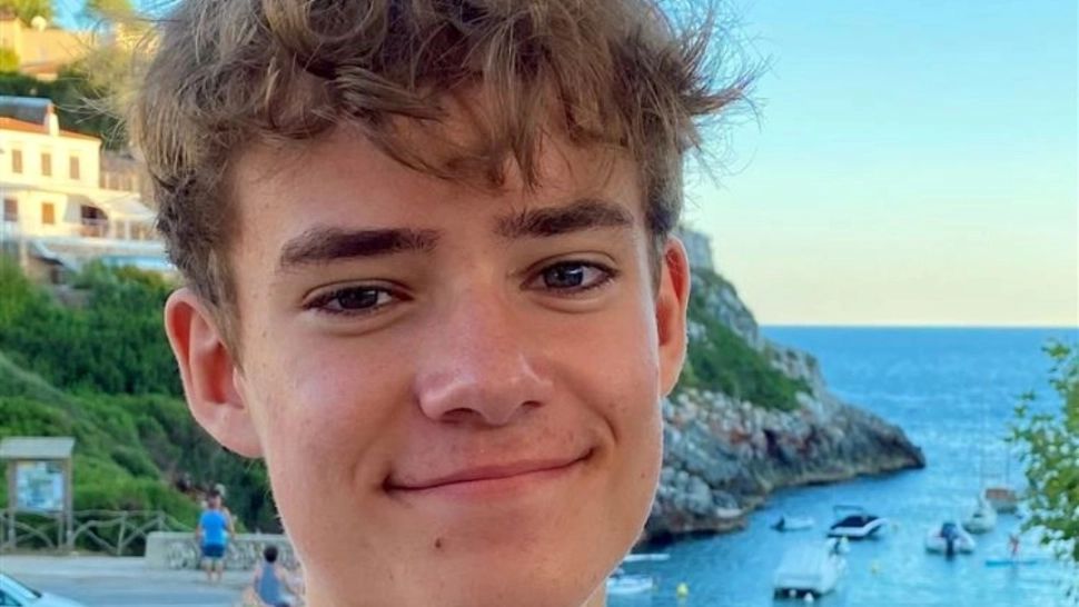 Fiul unui cunoscut artist a murit la doar 18 ani. Problemele de sănătate au început cu o banală durere de picioare