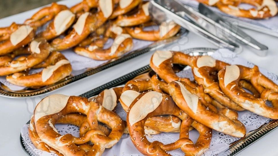 Câte calorii are un covrig, de fapt?! Este mai „greu” decât 100 de grame de friptură de porc la grătar