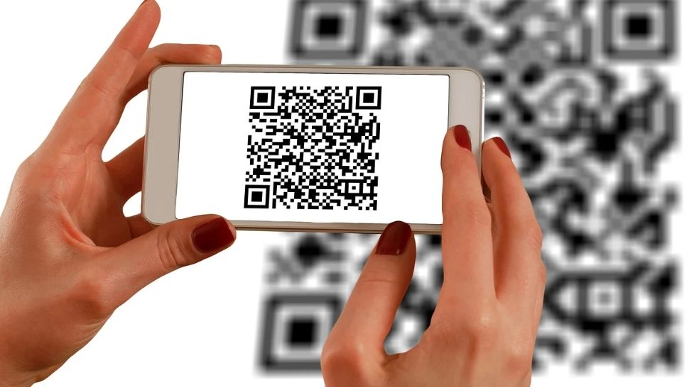 Escrocheria codului QR face din ce în ce mai multe victime. Ce a pățit o fată care credea că și-a găsit cumpărător pentru hainele sale
