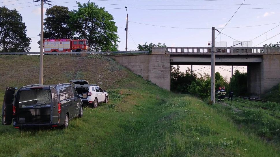 Tragedie, în sâmbăta Paștelui! Un bărbat de 60 de ani din județul Neamț s-a aruncat în fața trenului