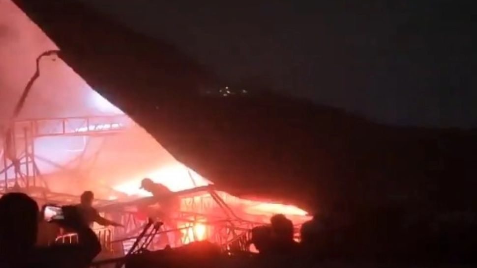 O scenă s-a prăbușit în timpul unui miting de campanie electorală. Cel puțin cinci persoane au murit