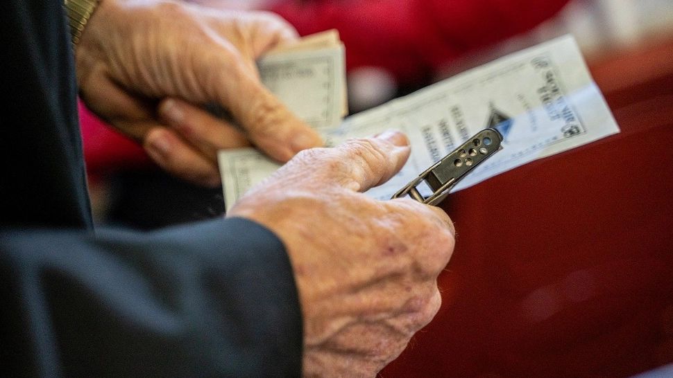 Noi vouchere pentru angajați. Ce condiții trebuie să îndeplinească pentru a primi 220 de lei pe lună?