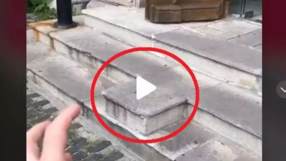 De ce unele clădiri din București au această treaptă ciudată pe scările de la intrare. Detaliul care spune cât de vechi sunt, de fapt 