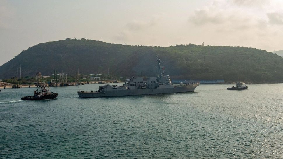 Începe un nou război? SUA au trimis o navă de război în Taiwan, China a reacționat virulent