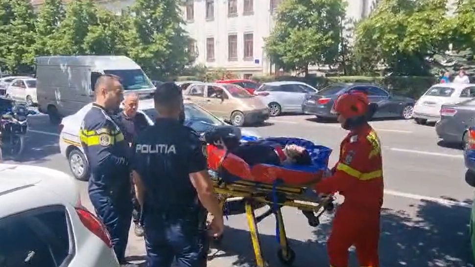 Accident grav de autobuz în Brașov. Șase oameni au ajuns la spital - VIDEO
