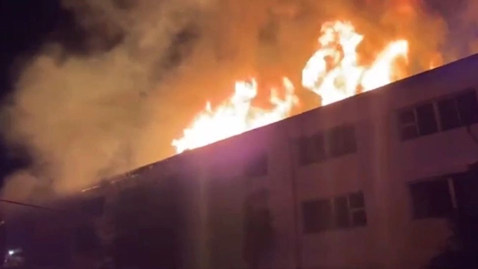 Incendiu devastator într-un fost cămin pentru copii din Balș. Un bărbat de 36 de ani a suferit arsuri pe față și mâini