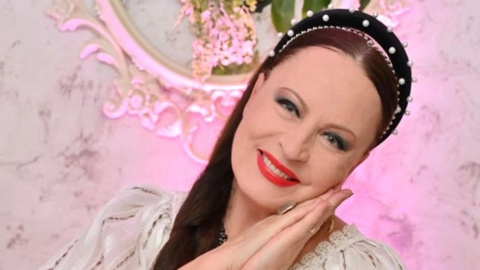 Secretul părului lung de un metru al Mariei Dragomiroiu. Artista evită pe cât posibil saloanele de înfrumusețare