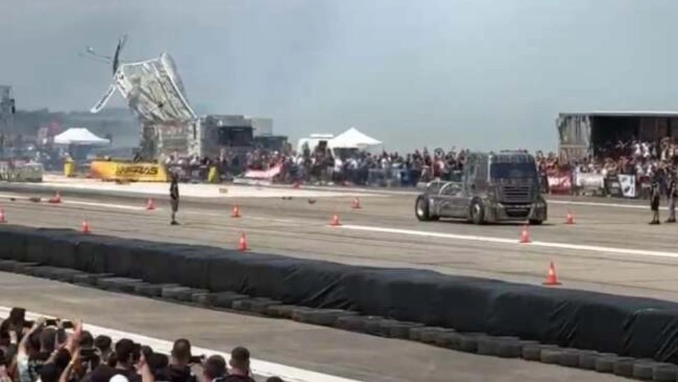 Adolescent rănit grav la un eveniment de pe Aeroportul Arad, din cauza vântului puternic - VIDEO