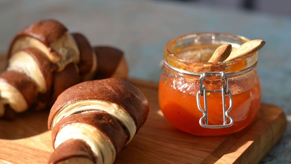 Dulceața de trandafiri, o delicatesă regală. O rețetă rapidă și parfumată