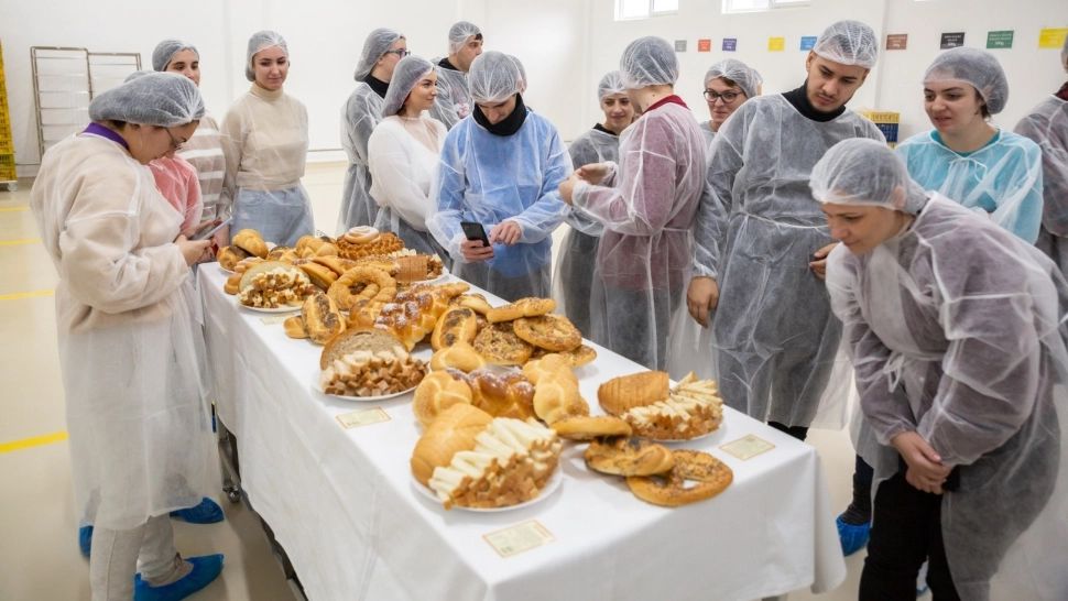 Pâinea cu gust de friptură și berea cu extract din coajă de vinete. Unde se află cercetătorii care vor să revoluționeze piața alimentară din România