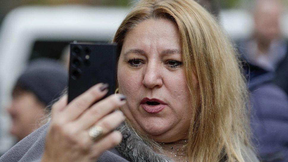 Ce salarii vor avea Șoșoacă și Lazarus în Parlamentul European. Sumele încasate de reprezentanții României