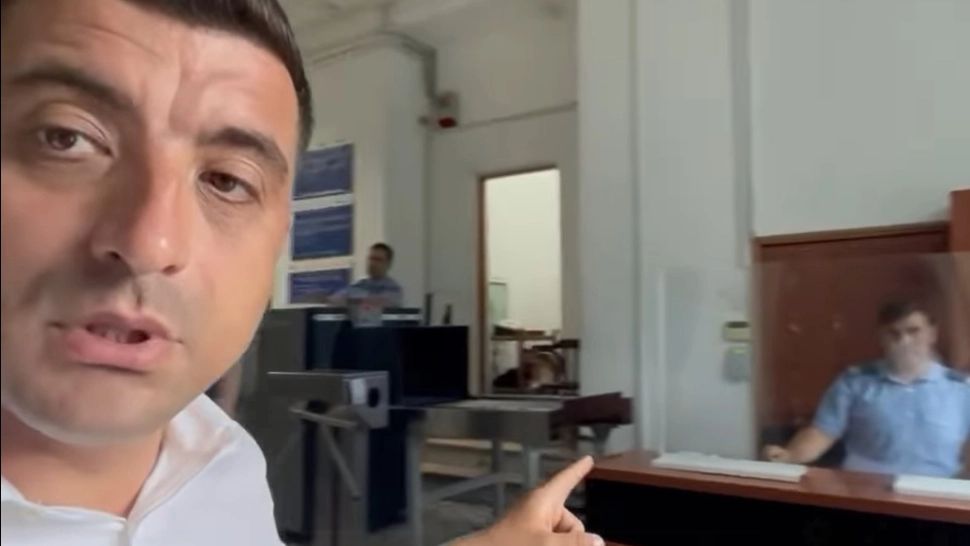 George Simion a intrat în greva foamei, în fața Parchetului General. Ce solicită liderul AUR? - VIDEO