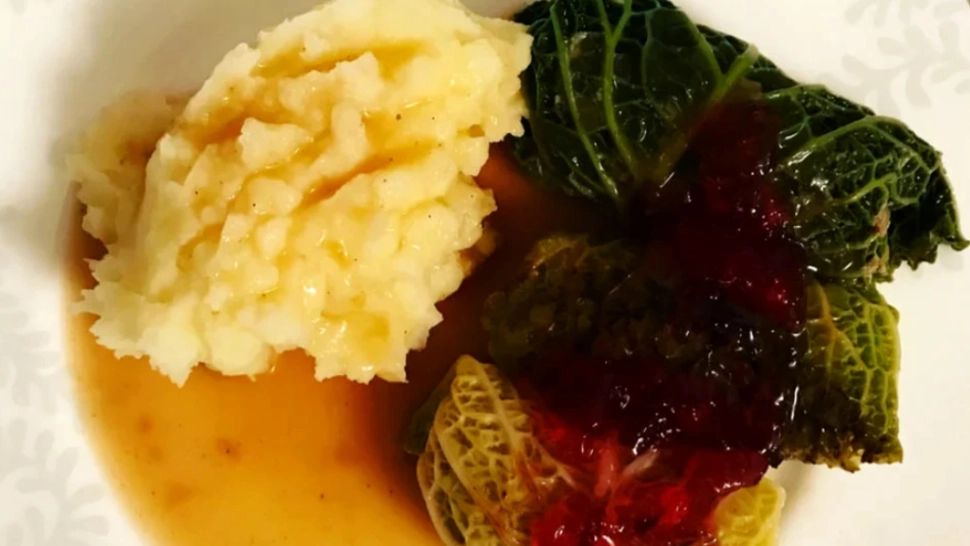 Țara europeană unde este sărbătorită Ziua Națională a Sarmalelor. Preparatul, servit într-un mod inedit: cu dulceață și sirop de arțar!