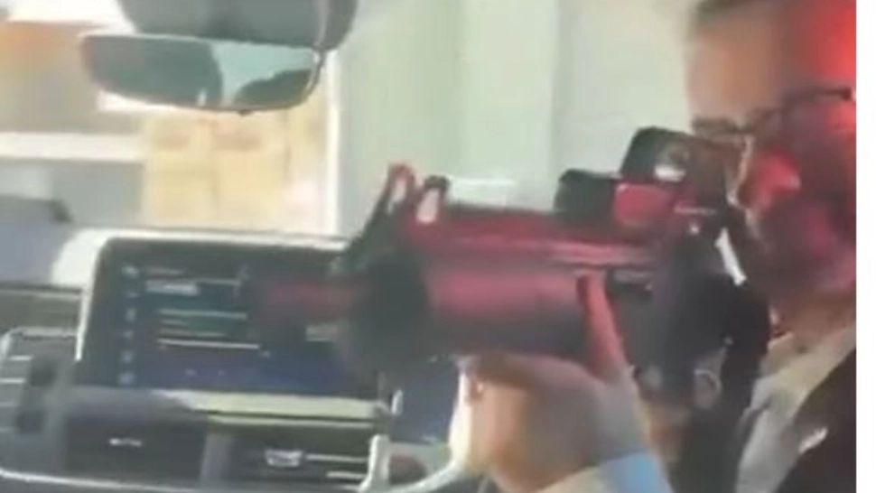 Gest reprobabil. Ambasadorul Marii Britanii în Mexic a amenințat cu arma un subaltern VIDEO