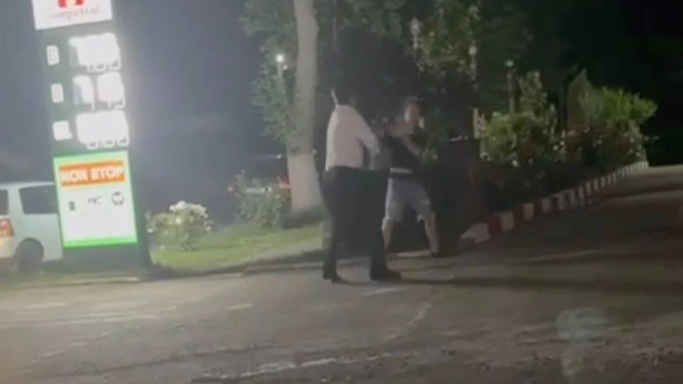 Scene ireale la Turnu Măgurele. Un consilier local PSD s-a luat la bătaie cu un elev - VIDEO