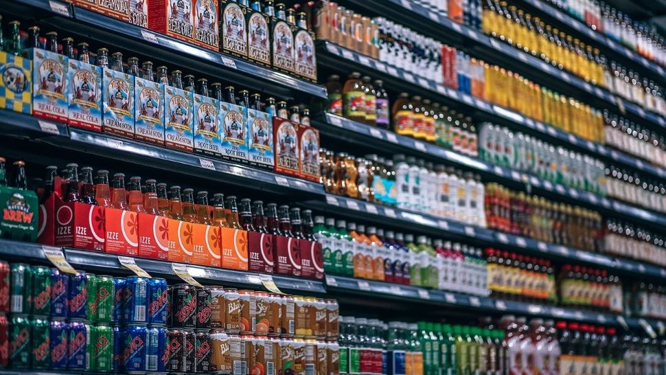 Schimbări în sistemul de reciclare: Sticlele care nu vor mai fi acceptate de aparate începând cu 3 iulie 2024