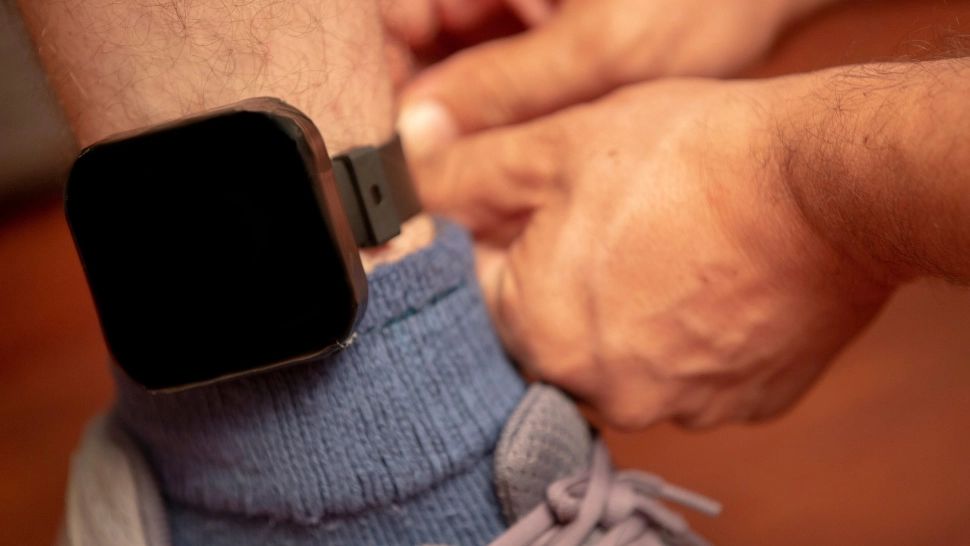 Guvernul a decis: Brăţări de supraveghere pentru persoanele aflate sub control judiciar şi arest la domiciliu  