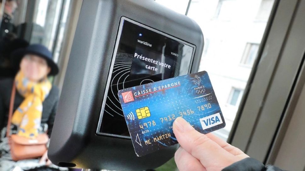 Noua escrocherie care face ravagii printre turiști. Ce a pățit un român când a vrut să plătească biletul de autobuz în Marsilia