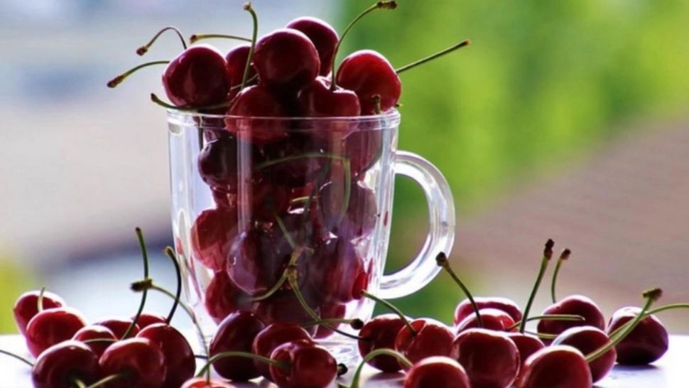 De ce este bine să mâncăm o cană de cireșe seara, cu o oră înainte de a ne culca. Efectele sunt miraculoase