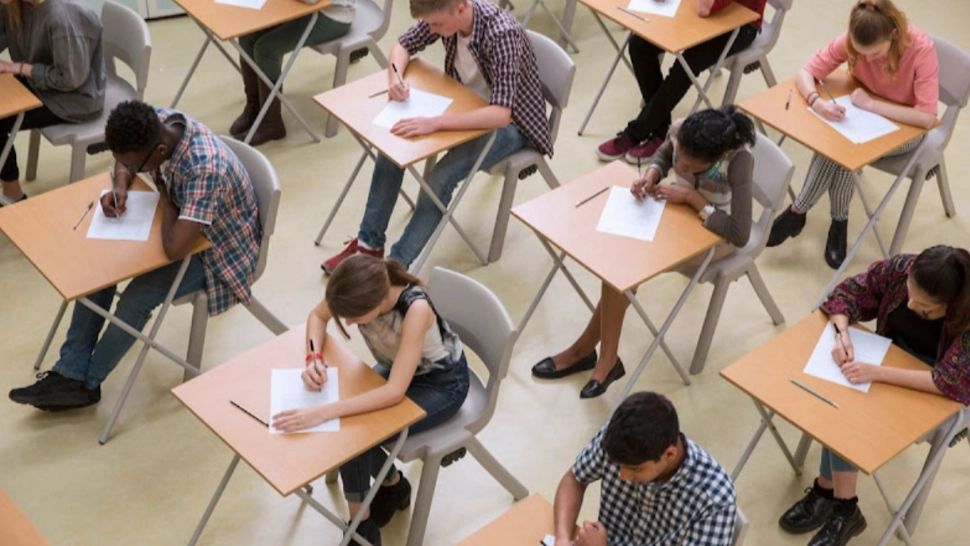 A doua sesiune de Bacalaureat din acest an se va desfăşura în perioada 8 - 30 august. Când se fac înscrierile