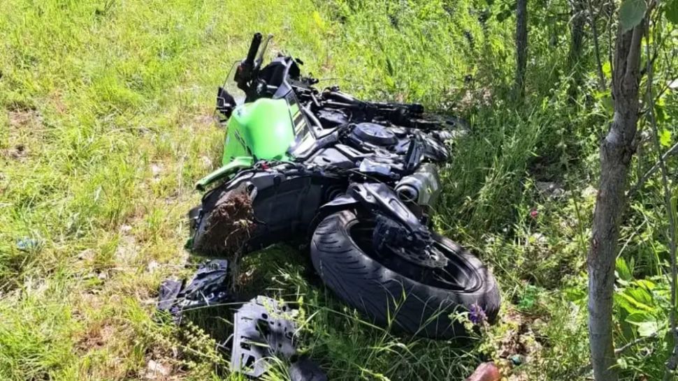 Accident teribil în Alba. O tânără motociclistă, luată cu elicopterul SMURD, după ce a căzut într-o râpă