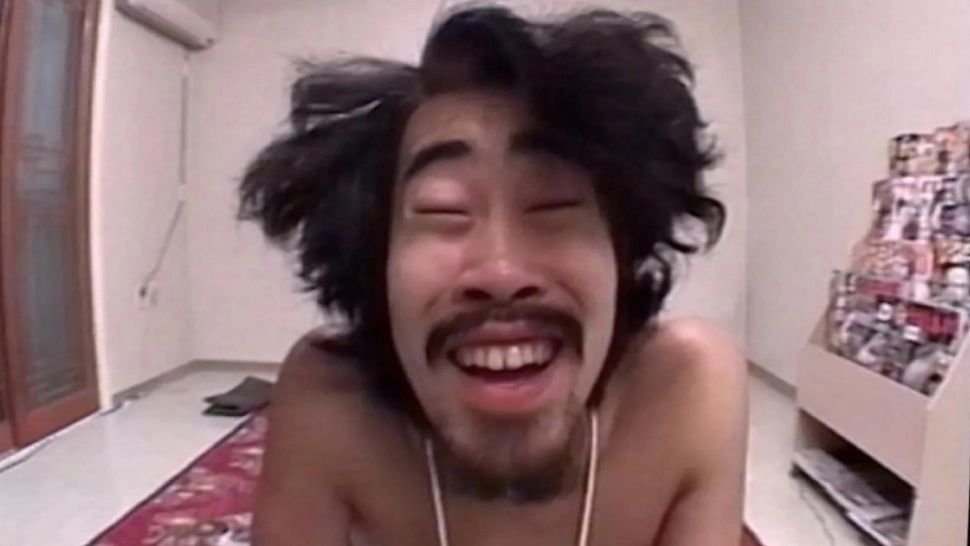 Tipul de reality show care a stârnit controverse. Oamenii stau dezbrăcați, izolați și primesc hrană pentru câini timp de 15 luni